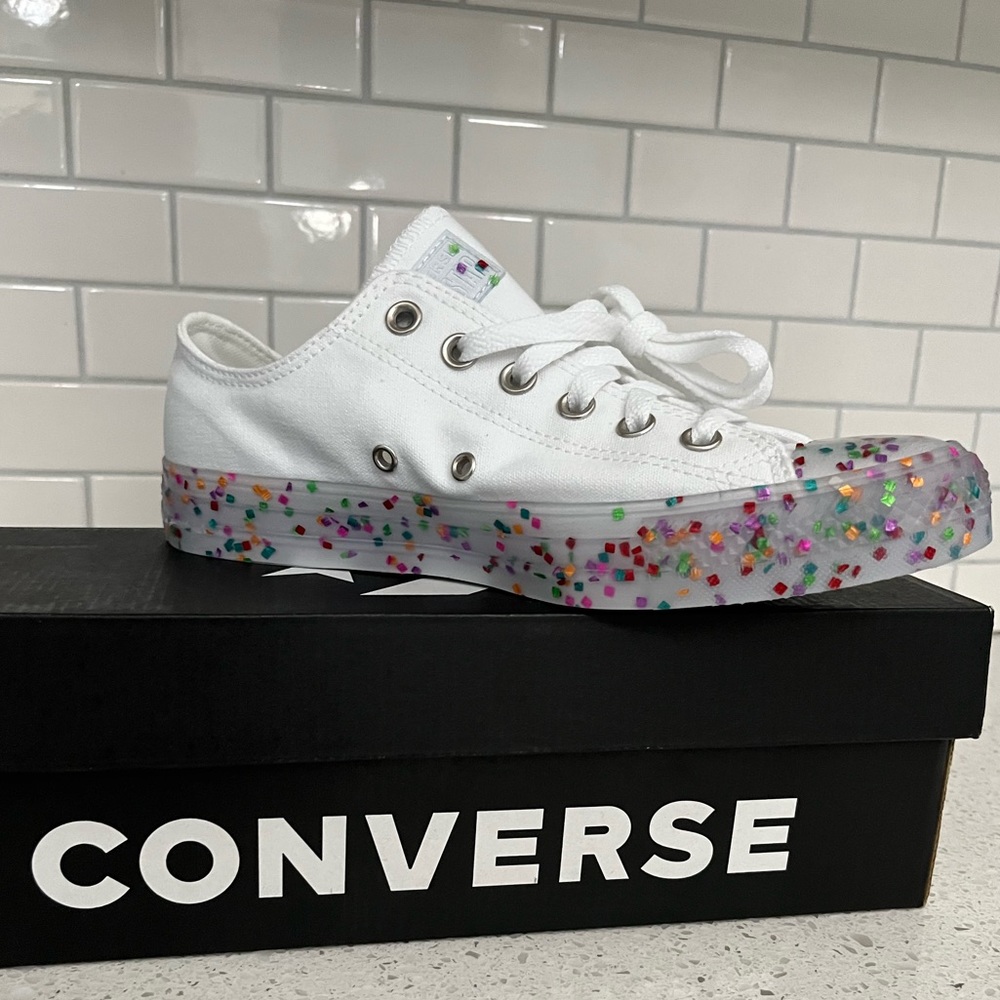 White Converse Chuck Taylors with confetti inside. Low sneakers.